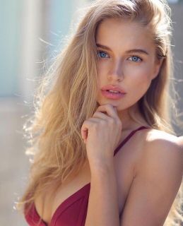 Mutsuz bir kadına acımak