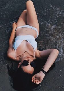 Spermini vücudunun her yerine döktü