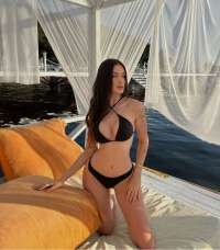 Hazza düşkün bayan Almira