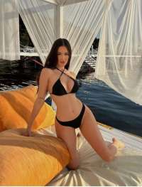 Hazza düşkün bayan Almira