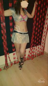 Manken gibi vücutu olan Kamila