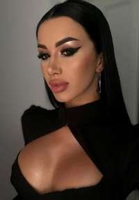 Moda tasarımına ilgi duyan Eylül