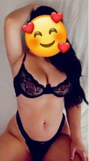 Penisinizi okşayacak escort Selina