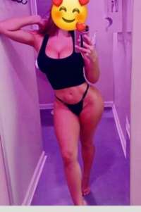 Penisinizi okşayacak escort Selina