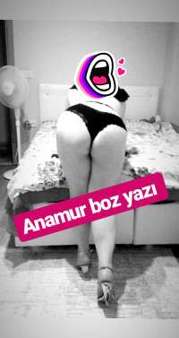 Saf doğal güzelliğin adı olan Mersin escort bayan Derin 