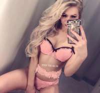 Seksi sarışın çıtır Kumsal