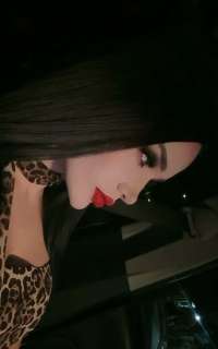 Uzun siyah saçlı seksi bayan Yezda