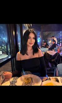 Yatakta panter gibi olan Helga