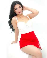 ZARA Eve Otele Gelen Bayan