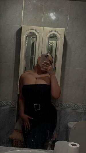 Esmer Mersin bayan Amira