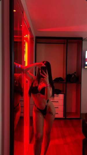 Kendi yeri olan Mersin escort Damla