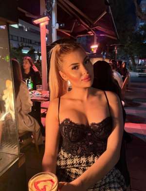 Seksapel VİP escort Canan