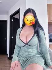 Sevişmenin tadını çıkaran Burcu