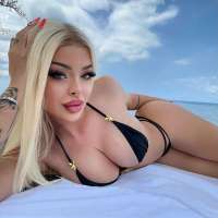 Çekici kişiliği olan Lena