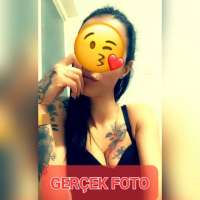 Çekici tavırları olan Sena