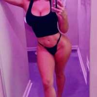 Penisinizi okşayacak escort Selina