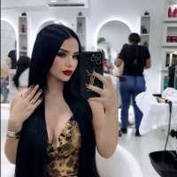 Uzun siyah saçlı seksi bayan Yezda